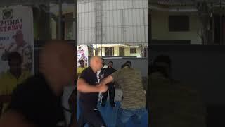Бой на голых кулаках. Шокирующие удары и спецприемы удушения Курс Самооборона Спецназ Вадима Старова