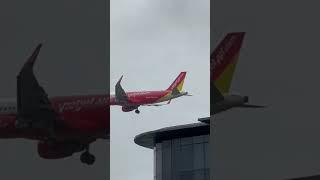 Vietjet plane landing nice #vietjet #plane #planelanding #landing #trending #viral #instagrammer