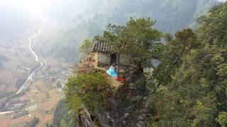 I found a house on a cliff in Dashan, Guizhou, my legs were shaking when I climbed it