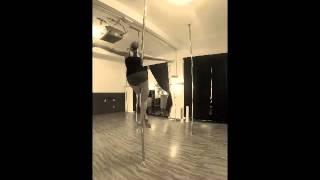 Poledance für Beginner. Poledance lernen bei Steffi zu Christina Aguilera - Express