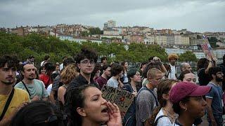 Политический кризис во Франции: левые вышли протестовать против премьера-консерватора