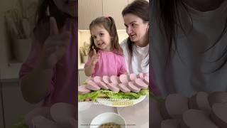 Сможет ли Ника накормить папу?