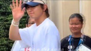 240812 SHINee's Choi Minho 최민호 Departure to Seoul from Paris. Waves to fans while leaving his hotel