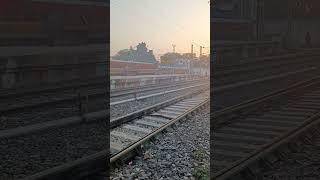 Light Loco WAP 4 arriving Ballia, Powerful Loco #indianrailways #wap4 #ballia