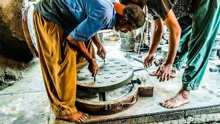 metal casting of Sewer road plate using two different sand - Great technique