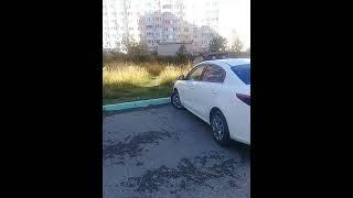 Во дворе жилого дома в Саратове два года не закапывают котлован