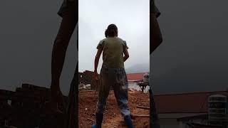 cùng hai mẹ con em chuẩn bị cho ngôi nhà nhỏ nhé