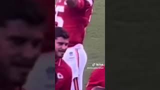 Travis Kelce's Friends obsessing over Taylor Swift at the football game