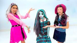 Nastya and Evelyn turned into dolls