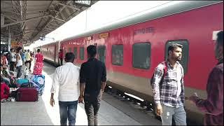 Vaishali Superfast Express Arriving At Chhapra jn | 12554 Vaishali Express