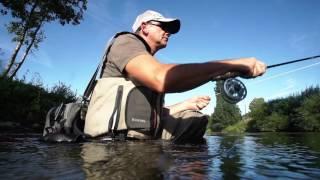 Fliegenfischen am Fluss auf Raubfisch, Flyfishing.