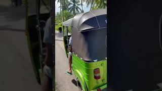 driving a tuk tuk for the first time