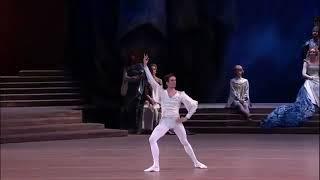 Artemy Belyakov in Raymonda balletАртемий Беляков в балете Раймонда