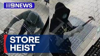 Wild attempted jewellery store heist caught on camera | 9 News Australia