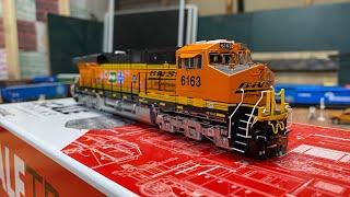 Review: Scaletrains.com Rivet Counter ES44AC (BNSF 25th Anniversary)