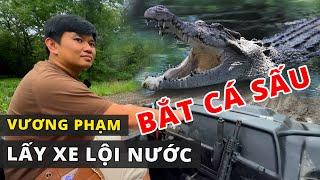 Vương Phạm dùng xe lội nước đi bắt cá sấu xâm nhập nông trại