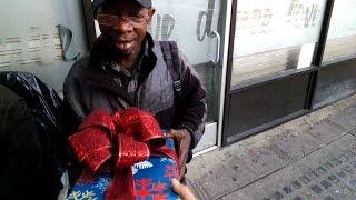 CHRISTMAS GIFTS FOR THE HOMELESS