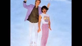 Daryl Hall & John Oates - I Can't Go For That