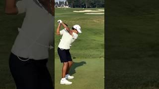  charlie woods golf swing slowmotion -회전할 때 어깨와 엉덩이의 움직임이 느려짐