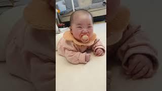 안잔척하는4개월아기