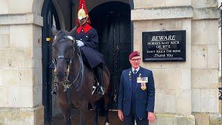 Beautiful Moment A British Veteran Pays Respect To The Kings Guards