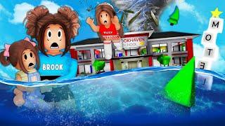 I Survived The HURRICANE In Roblox Brookhaven!!