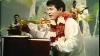 Don Ho sings "Tiny Bubbles" - Hollywood Palace 1/21/67