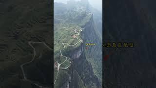 湖南湘西八面山奇峰，曾有数千名士匪密踞于此，四周悬崖绝壁，易守难攻，也是乌龙山剿匪记原型地！