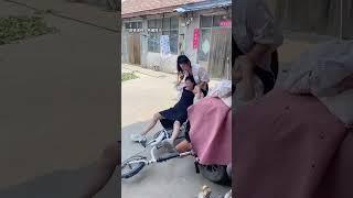农村生活乐子多，红红又上当了??????#劇情#生活#shorts