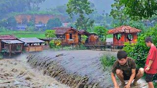 Kong family faces devastating flood: Quickly fix and make cakes to eat through the flood