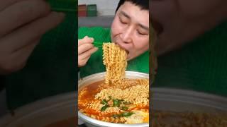 얼큰하고 고소한 라면 먹는 면상호