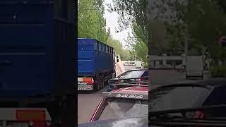 В центре Николаева прорвало магистраль: на улице поднялся столб воды