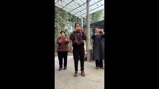 劉明帶著婆婆和夢妍尬舞，看看婆媳誰跳得最好#記錄真實生活 #我的鄉村生活 #我就是一個地地道道農村的女人 #妯娌關係 #生活的煙火氣息