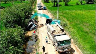 Impassive Sliding Dump Truck Overturned Landslide Into Water Help By KOBELCO SK210Excavator & Truck