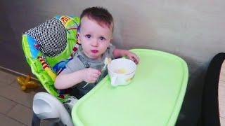 VLOG: Гриша Кушает Сам в полтора годика, Ремонт у мамы, Разбитая машина // Family K // 20.01.19