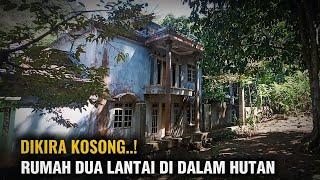 DIKIRA KOSONG SEPERTI INILAH PENAMPAKAN RUMAH DUA LANTAI DI TENGAH HUTAN PINUS