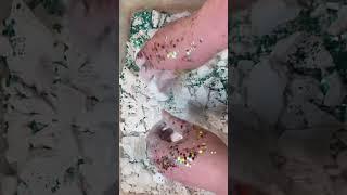 Gym chalk glitter crush ASMR #oddlysatisfying #gymchalk #gymchalkasmr #asmr #crushing