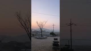 아침을 물들이는 붉은 태양