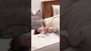 다리가 왜이렇게 통통하고 귀여운건데🫠#혼자놀기달인 #20개월아기 #세은이네