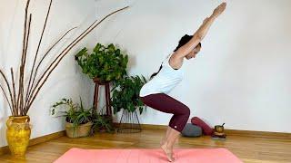 30 min Vinyasa Yoga - renforcement, étirement profond et équilibre