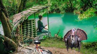 2 Days solo survival CAMPING. Fishing, turkeys trap, Catch and Cook. Bushcraft Survival Shelter