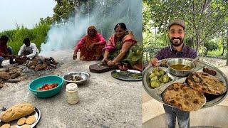 गाय के गोबर पर बना गाँव का देसी ख़ाना | Village Food Made On Cow Dungs TATYA FARM | Jhansi Food Tour