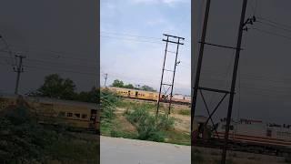 Kuch bhi post krne vale ko aukaat  dikha di #comedy #train #love #railway #funny #trains #railways