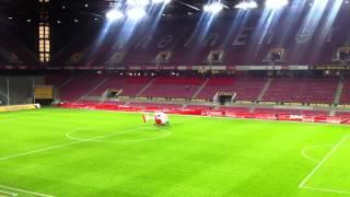 Polizei-Hubschrauber im Rhein-Energie-Stadion während der Pressekonferenz 1. FC Köln gegen Dresden