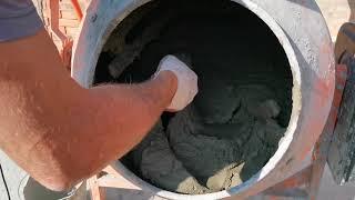 How to mix a brick mortar.