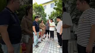 兄弟齐心 全力救父 三兄弟商量好一起出钱出力，三兄弟医院24小时轮流陪护父亲，三儿媳做好后方生活保障工作，全力抢救和陪护父亲。愿平安#记录真实生活 #父爱如山 #海哥量地球 #地球村