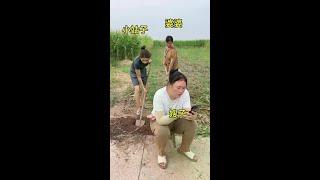 The mother and child cooperate seamlessly #Tiger Mom and Cat Dad 6# funny #Rural anecdotes# humor #
