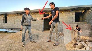 Plastering a room: the art and skill of slavery in one frame