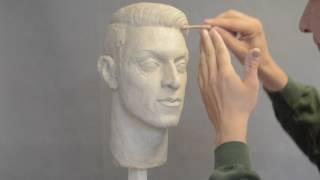 Sculpting a portrait in clay / Mesult Özil