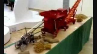 Modellino di Trebbiatrice - Model of  Threshing Machine